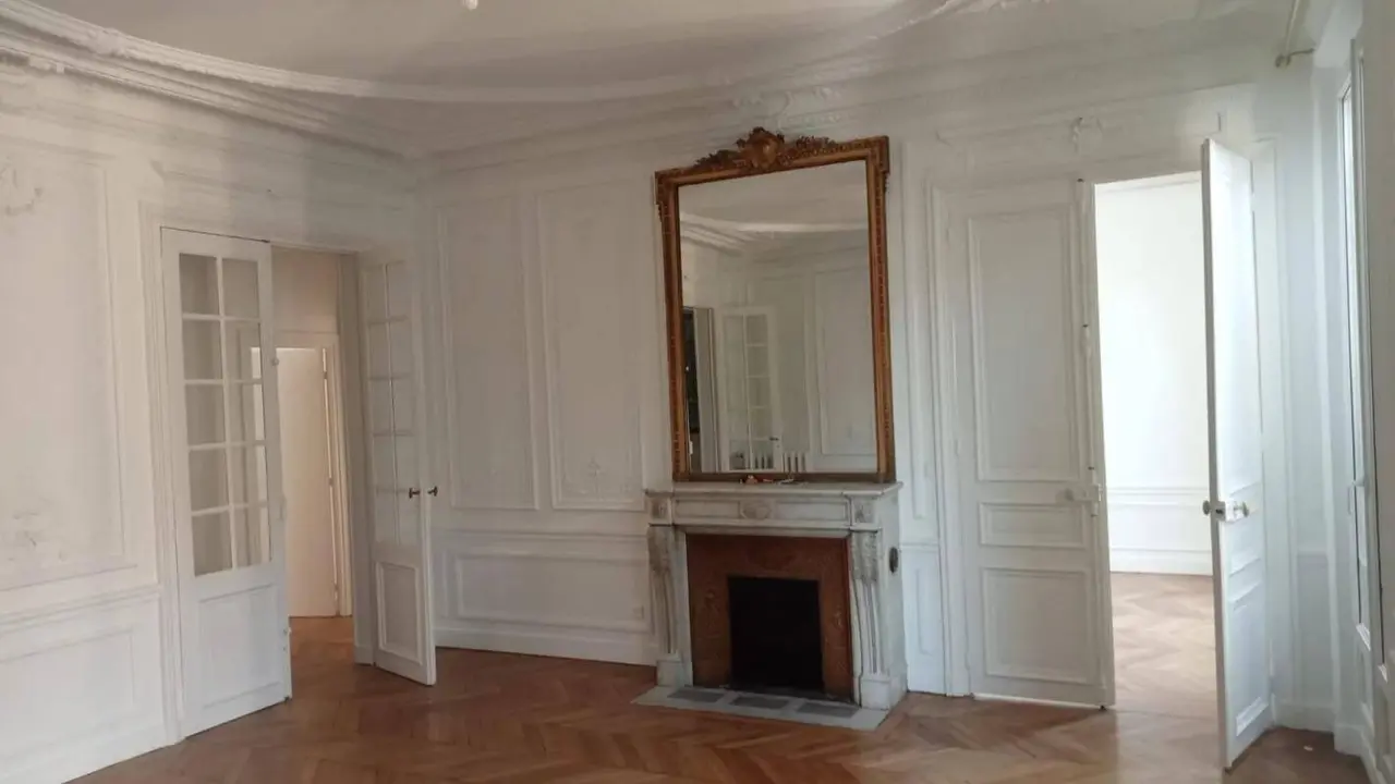 Legendre-LÃ©vis, Paris