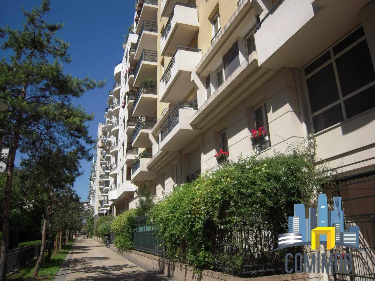 Faubourg de l'Arche, Courbevoie